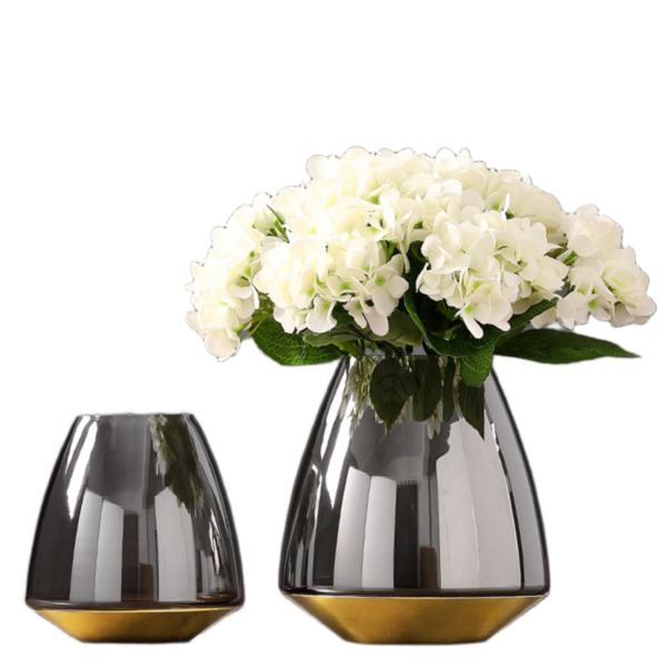 Vase en verre gris avec base dorée – Design moderne et élégant